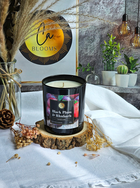Black plum and rhubarb scented candle