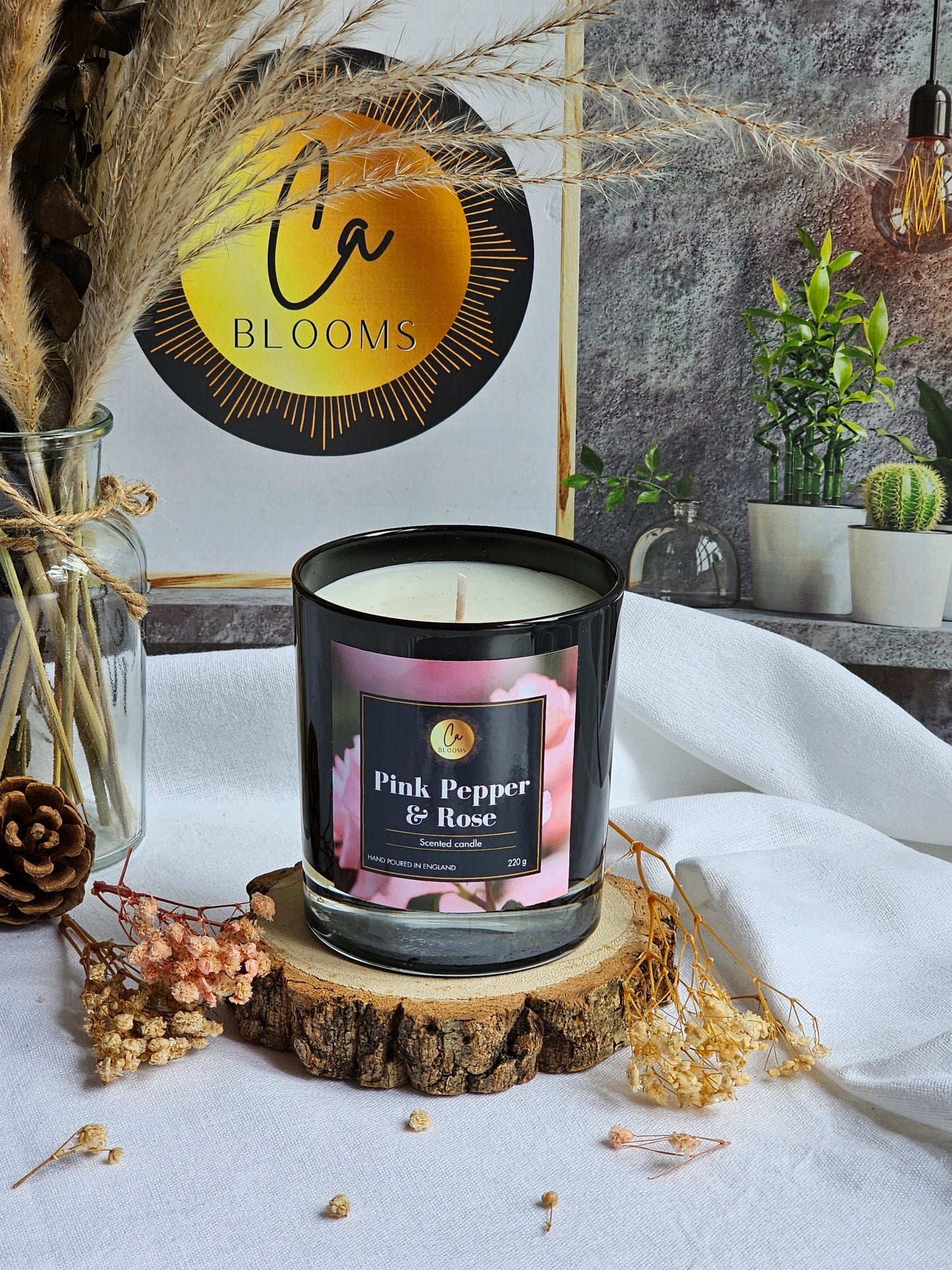 Pink pepper and rose scented candle