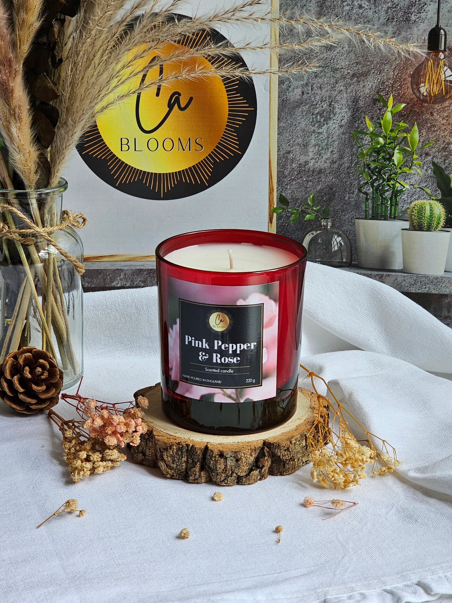 Pink pepper and rose scented candle