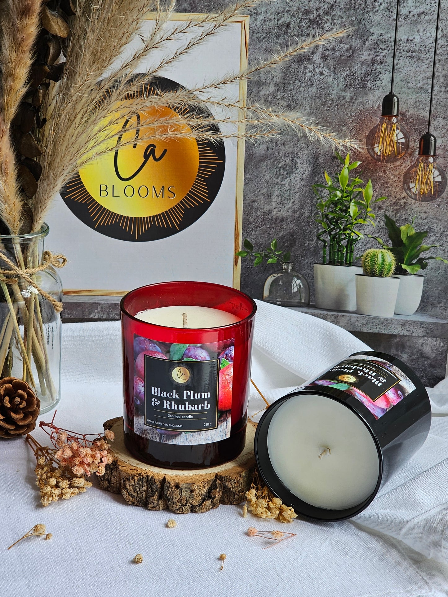 Black plum and rhubarb scented candle