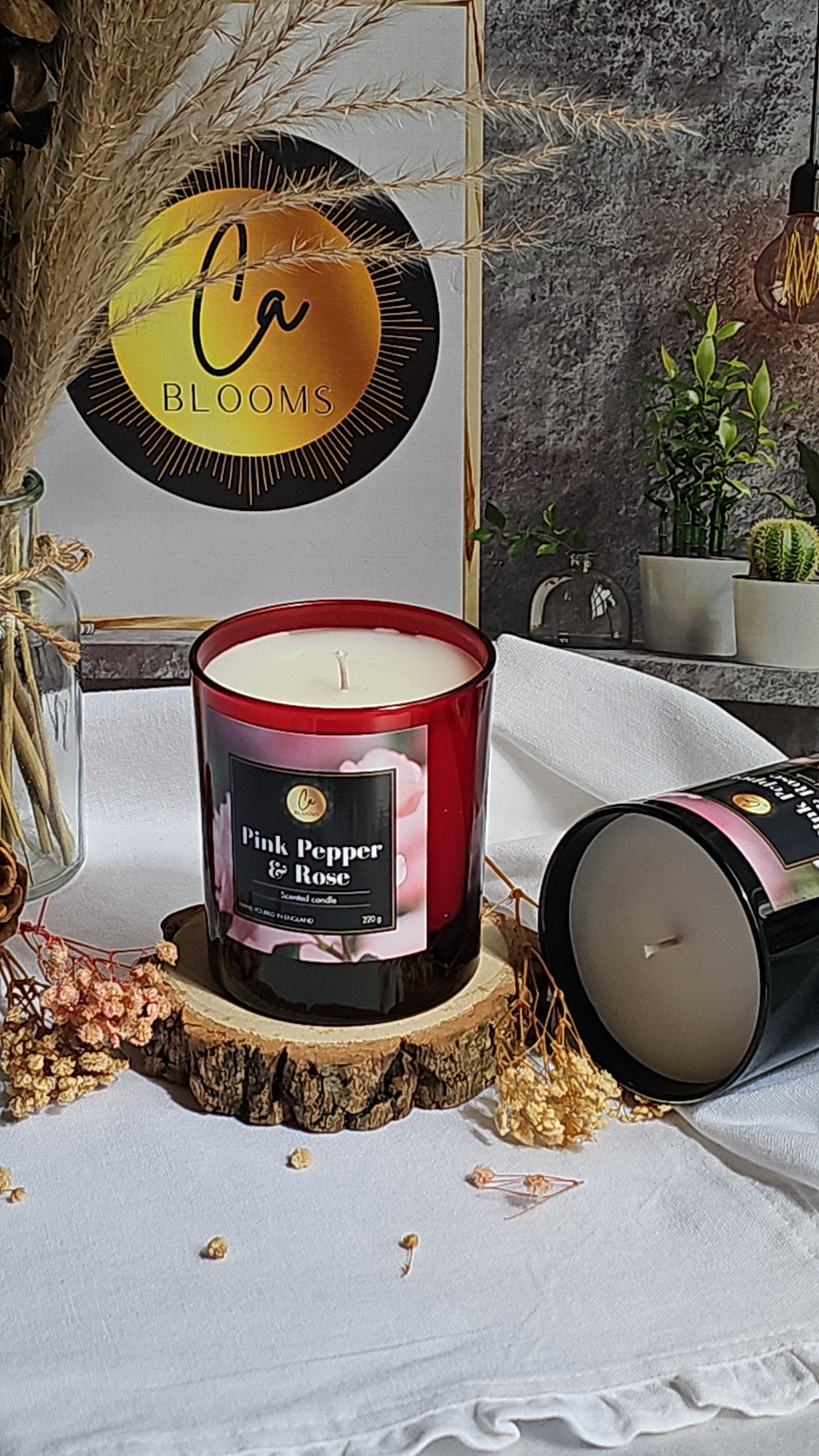 Pink pepper and rose scented candle