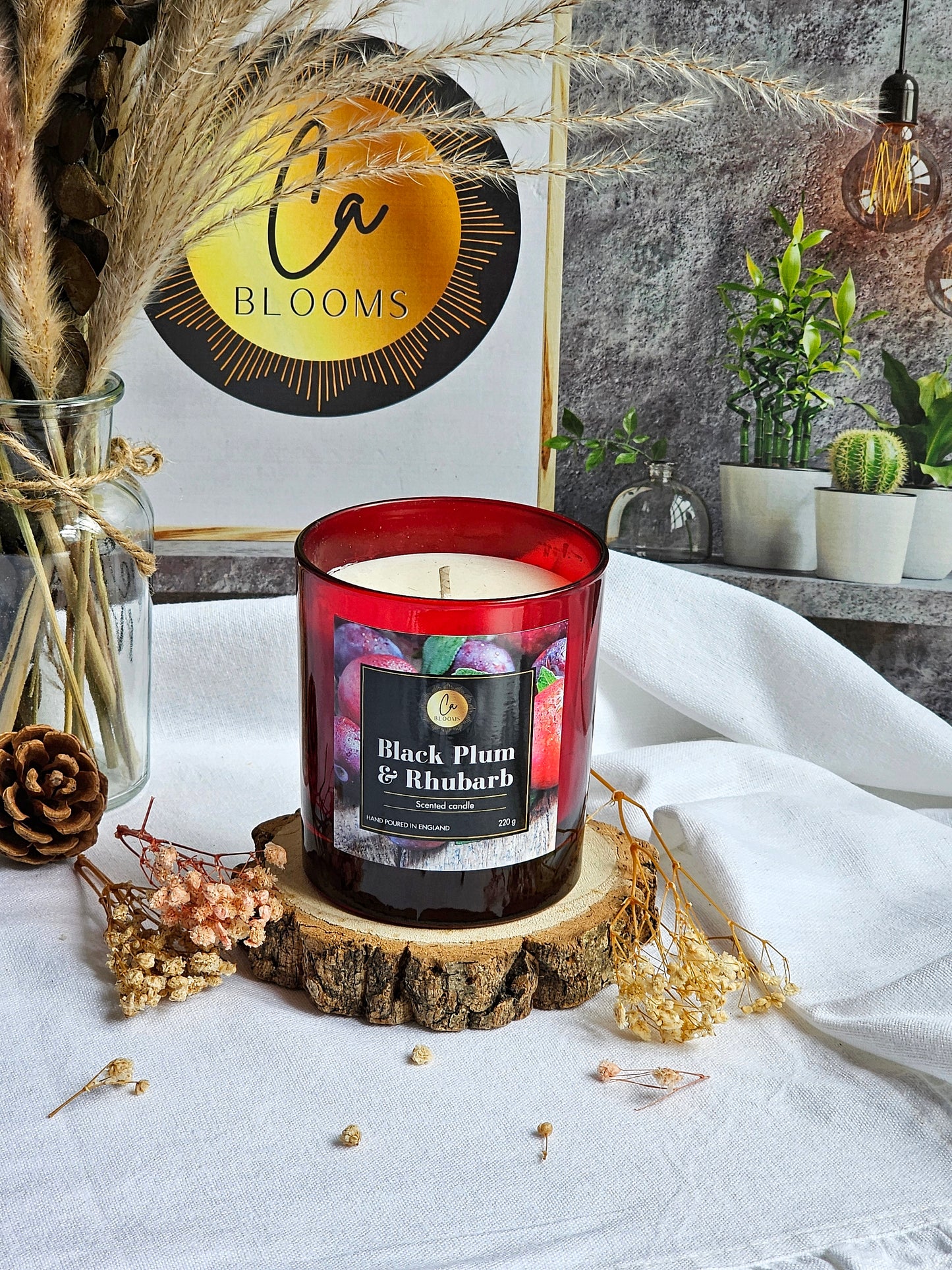 Black plum and rhubarb scented candle